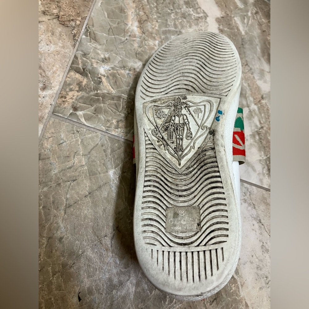 Gucci Ace sneaker in white leather with the signature green and red Web stripe - Picture 9 of 12